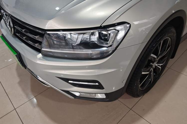Used Volkswagen Tiguan L 2019 Revised 330TSI Automatic Two-Wheel Drive Smart & Luxury Edition China VI Standard Left Front Headlight