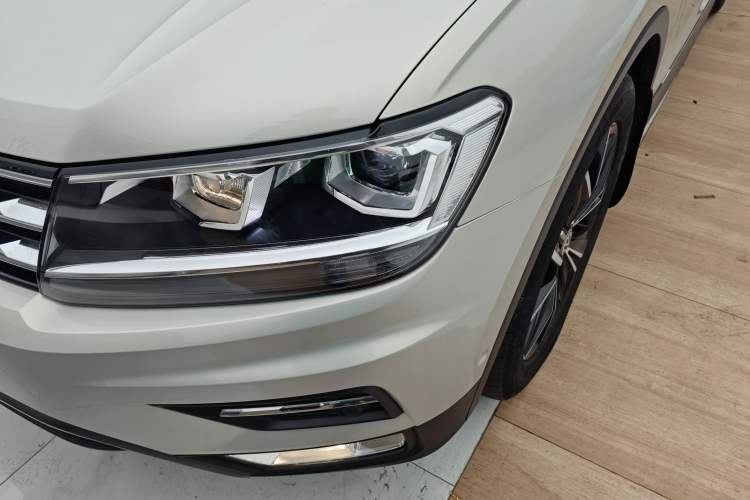 Used Volkswagen Tiguan L 2019 Revised 330TSI Automatic Two-Wheel Drive Smart & Luxury Edition China VI Standard Left Front Headlight