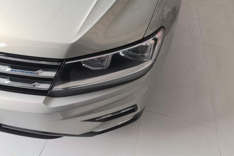 Used Volkswagen Tiguan L 2019 Updated Version 330TSI Automatic Two-Wheel Drive Panoramic Comfort Edition China VI Standard Left Front Headlight
