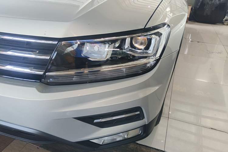 Used Volkswagen Tiguan L 2019 Updated Version 330TSI Automatic Two-Wheel Drive Panoramic Comfort Edition China VI Standard Left Front Headlight