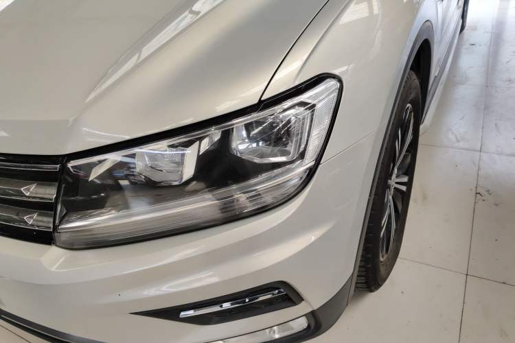 Used Volkswagen Tiguan L 2019 Updated Version 330TSI Automatic Two-Wheel Drive Panoramic Comfort Edition China VI Standard Left Front Headlight