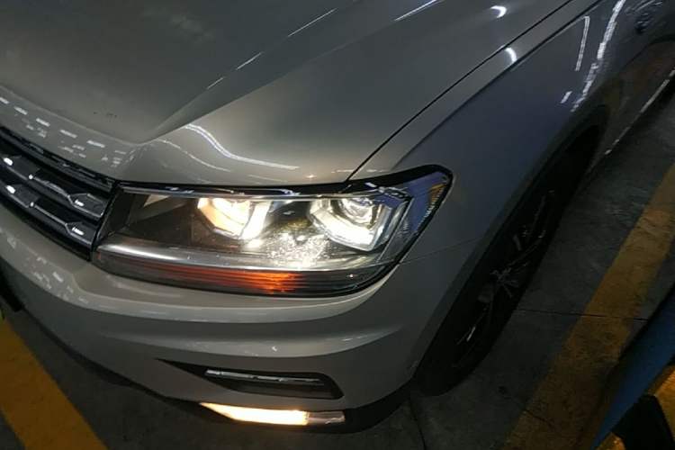 Used Volkswagen Tiguan L 2019 Revised 330TSI Automatic Two-Wheel Drive Smart & Luxury Edition China VI Standard Left Front Headlight