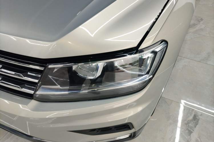 Used Volkswagen Tiguan L 2019 330TSI Automatic Two-Wheel Drive Luxury Edition China VI Standard Left Front Headlight