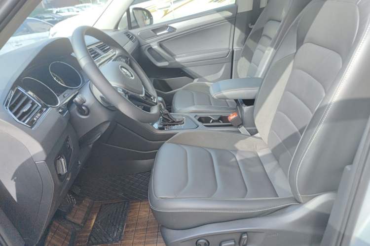 Used Volkswagen Tiguan L 2019 Updated Version 330TSI Automatic Two-Wheel Drive Panoramic Comfort Edition China VI Standard Left Front Seat