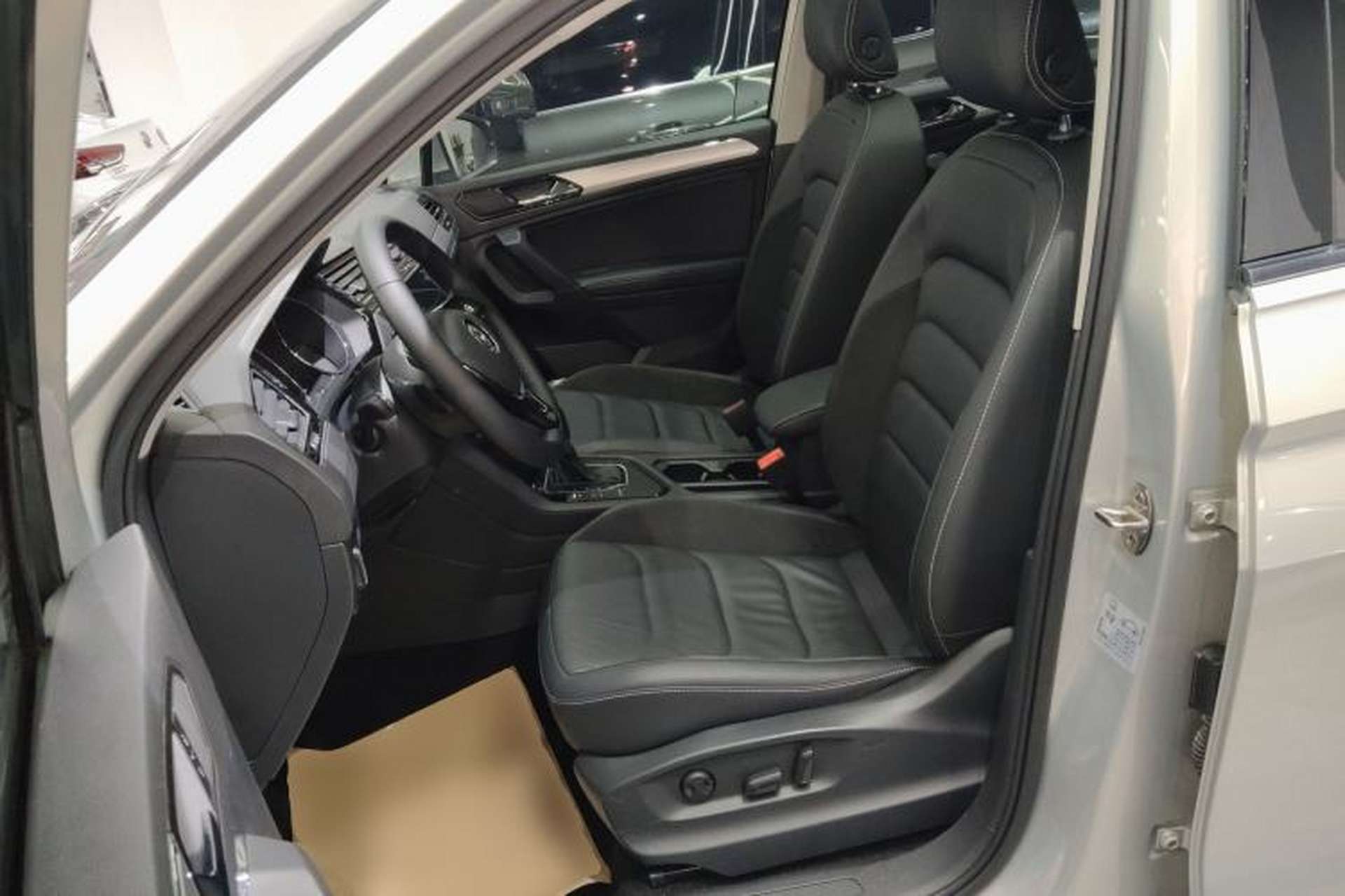 Used Volkswagen Tiguan L 2019 330TSI Automatic Two-Wheel Drive Panoramic Comfort Edition China VI Standard Left Front Seat