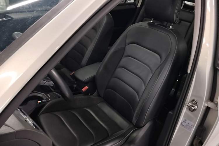 Used Volkswagen Tiguan L 2019 330TSI Automatic Two-Wheel Drive Smart Luxury Version China V Emission Standard Left Front Seat