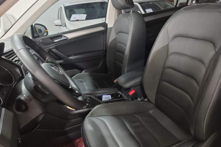 Used Volkswagen Tiguan L 2019 Revised 330TSI Automatic Two-Wheel Drive Smart & Luxury Edition China VI Standard Left Front Seat