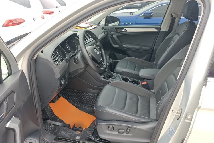 Used Volkswagen Tiguan L 2019 Revised 330TSI Automatic Two-Wheel Drive Smart & Luxury Edition China VI Standard Left Front Seat