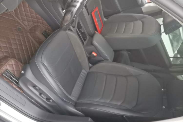 Used Volkswagen Tiguan L 2019 330TSI Automatic Two-Wheel Drive Panoramic Comfort Edition China VI Standard Left Front Seat