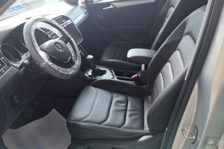 Used Volkswagen Tiguan L 2019 Updated Version 330TSI Automatic Two-Wheel Drive Panoramic Comfort Edition China VI Standard Left Front Seat