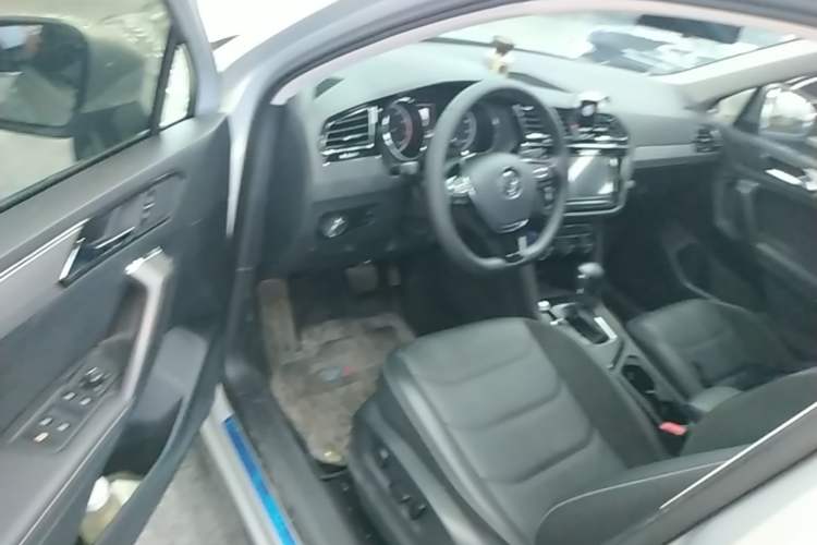 Used Volkswagen Tiguan L 2019 330TSI Automatic Two-Wheel Drive Panoramic Comfort Edition China VI Standard Left Front Seat