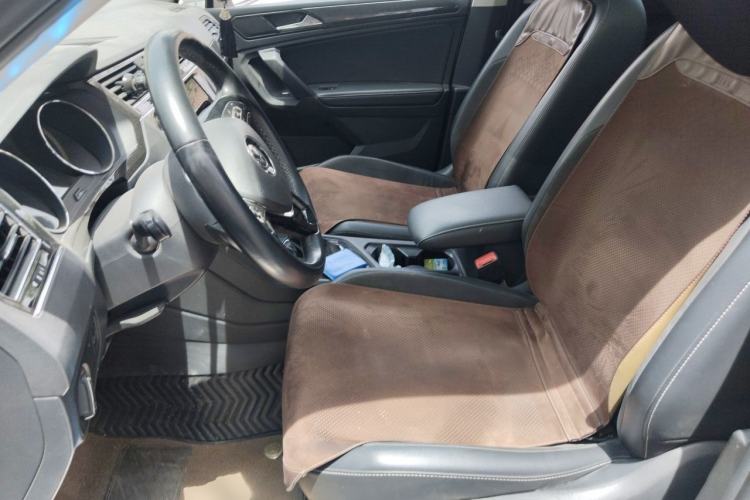 Used Volkswagen Tiguan L 2019 Revised Version 330TSI Automatic Two-Wheel Drive Panoramic Comfort Edition China V Standard Left Front Seat
