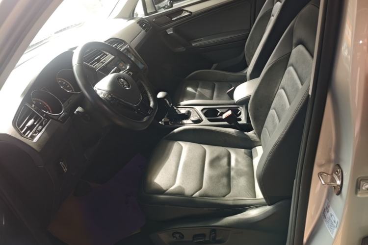 Used Volkswagen Tiguan L 2019 380TSI Automatic All-Wheel Drive Luxury Edition with 7 Seats China VI Standard Left Front Seat