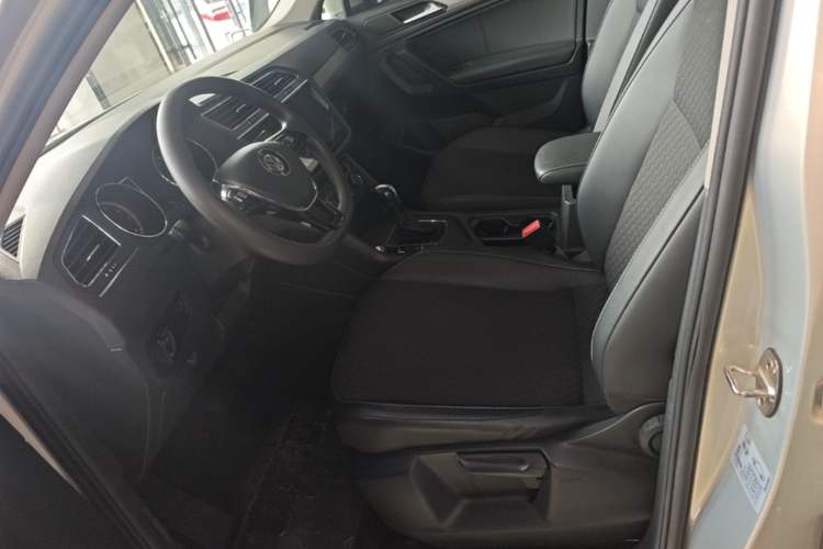 Used Volkswagen Tiguan L 2019 330TSI Automatic Two-Wheel Drive Luxury Edition China VI Standard Left Front Seat