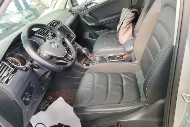 Used Volkswagen Tiguan L 2019 Updated Version 330TSI Automatic Two-Wheel Drive Panoramic Comfort Edition China VI Standard Left Front Seat