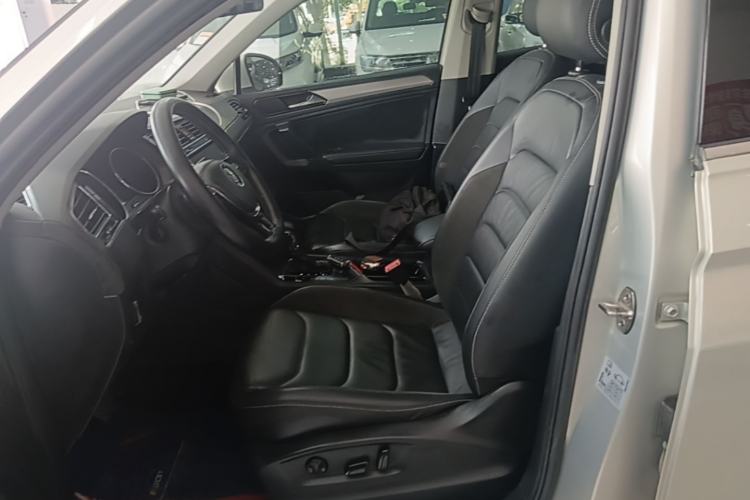 Used Volkswagen Tiguan L 2019 Updated Version 330TSI Automatic Two-Wheel Drive Panoramic Comfort Edition China VI Standard Left Front Seat