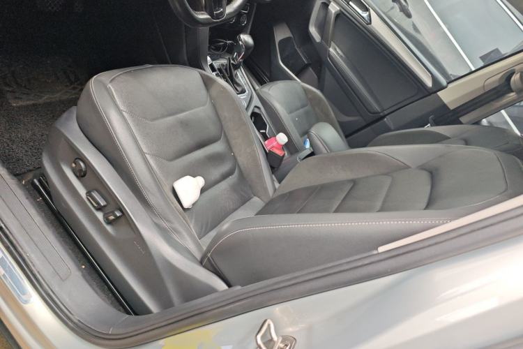Used Volkswagen Tiguan L 2019 380TSI Automatic All-Wheel Drive Luxury Edition with 7 Seats China VI Standard Left Front Seat