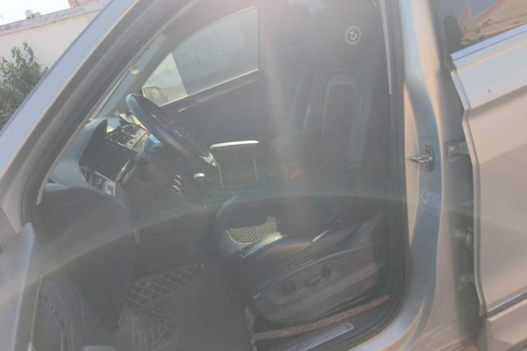 Used Volkswagen Tiguan L 2019 380TSI Automatic All-Wheel Drive R-Line Flagship 7-Seater China VI Standard Left Front Seat