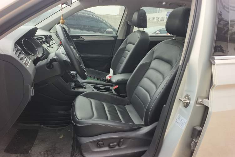 Used Volkswagen Tiguan L 2019 Updated Version 330TSI Automatic Two-Wheel Drive Panoramic Comfort Edition China VI Standard Left Front Seat