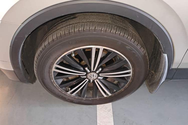 Used Volkswagen Tiguan L 2019 Updated Version 330TSI Automatic Two-Wheel Drive Panoramic Comfort Edition China VI Standard Left Front Wheel Hub