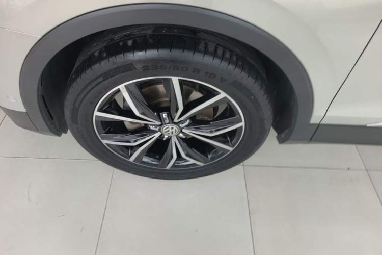 Used Volkswagen Tiguan L 2019 Revised 330TSI Automatic Two-Wheel Drive Smart & Luxury Edition China VI Standard Left Front Wheel Hub