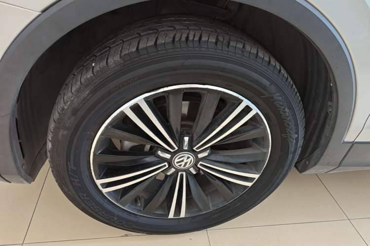 Used Volkswagen Tiguan L 2019 330TSI Automatic Two-Wheel Drive Panoramic Comfort Edition China VI Standard Left Front Wheel Hub
