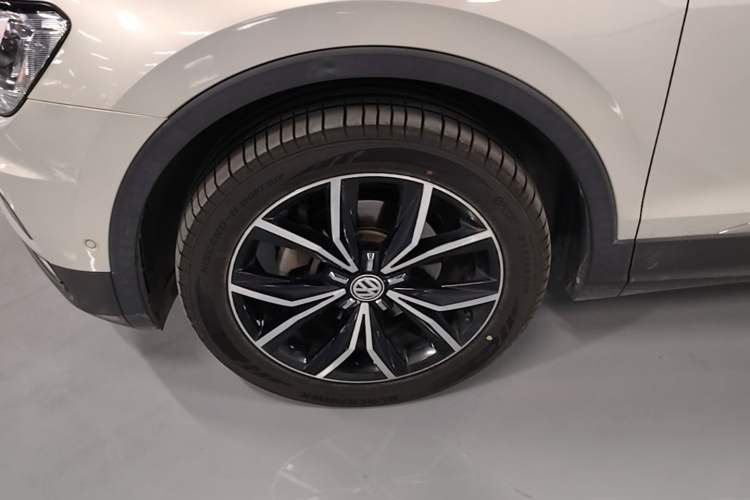 Used Volkswagen Tiguan L 2019 330TSI Automatic Two-Wheel Drive Smart Luxury Version China V Emission Standard Left Front Wheel Hub