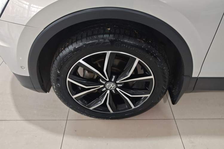 Used Volkswagen Tiguan L 2019 Revised 330TSI Automatic Two-Wheel Drive Smart & Luxury Edition China VI Standard Left Front Wheel Hub