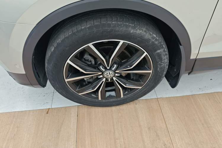 Used Volkswagen Tiguan L 2019 Revised 330TSI Automatic Two-Wheel Drive Smart & Luxury Edition China VI Standard Left Front Wheel Hub