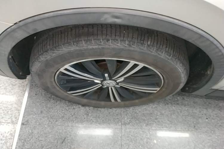 Used Volkswagen Tiguan L 2019 330TSI Automatic Two-Wheel Drive Panoramic Comfort Edition China VI Standard Left Front Wheel Hub