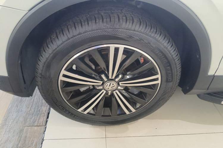Used Volkswagen Tiguan L 2019 Updated Version 330TSI Automatic Two-Wheel Drive Panoramic Comfort Edition China VI Standard Left Front Wheel Hub