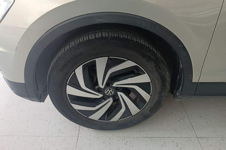 Used Volkswagen Tiguan L 2019 Updated Version 330TSI Automatic Two-Wheel Drive Panoramic Comfort Edition China VI Standard Left Front Wheel Hub