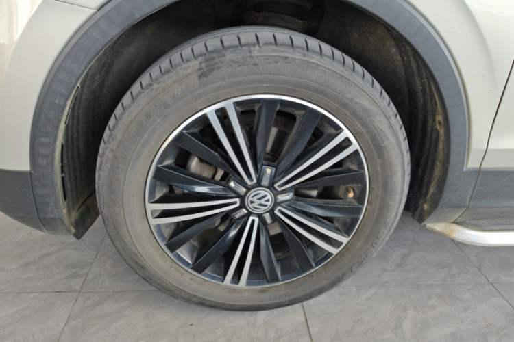 Used Volkswagen Tiguan L 2019 330TSI Automatic Two-Wheel Drive Luxury Edition China VI Standard Left Front Wheel Hub