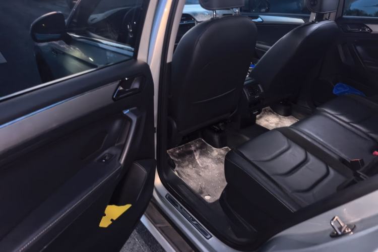 Used Volkswagen Tiguan L 2019 330TSI Automatic Two-Wheel Drive Panoramic Comfort Edition China VI Standard Left Rear Seat