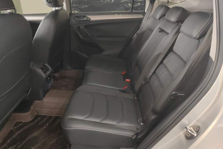 Used Volkswagen Tiguan L 2019 330TSI Automatic Two-Wheel Drive Panoramic Comfort Edition China V Standard Left Rear Seat