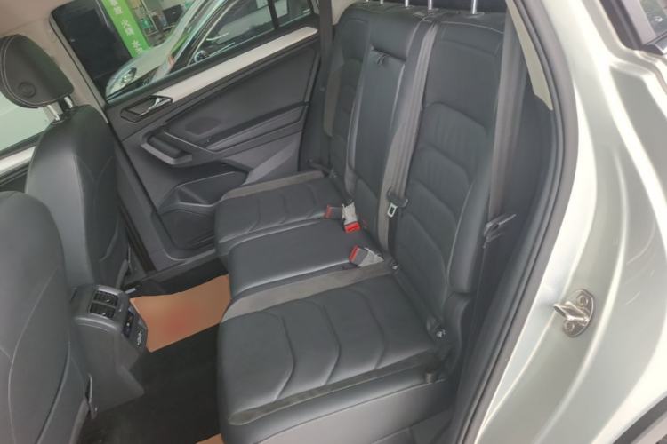 Used Volkswagen Tiguan L 2019 Revised 330TSI Automatic Two-Wheel Drive Smart & Luxury Edition China VI Standard Left Rear Seat