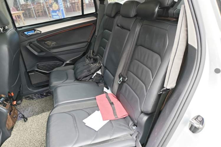 Used Volkswagen Tiguan L 2019 330TSI Automatic Two-Wheel Drive Panoramic Comfort Edition China V Standard Left Rear Seat