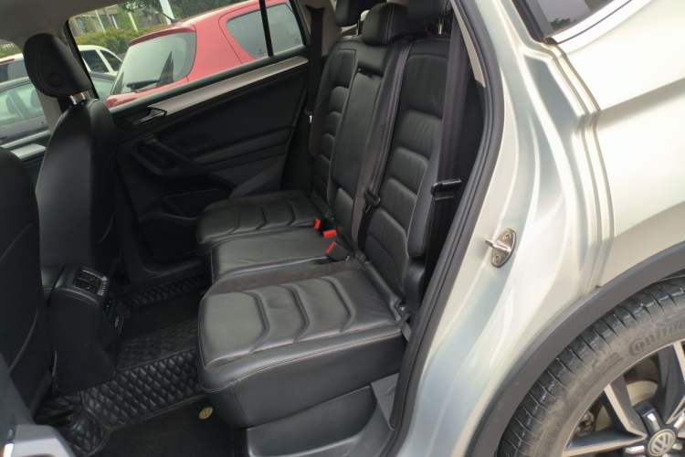 Used Volkswagen Tiguan L 2019 Revised 330TSI Automatic Two-Wheel Drive Smart & Luxury Edition China VI Standard Left Rear Seat