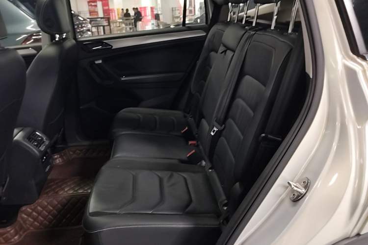 Used Volkswagen Tiguan L 2019 330TSI Automatic Two-Wheel Drive Smart Luxury Version China V Emission Standard Left Rear Seat