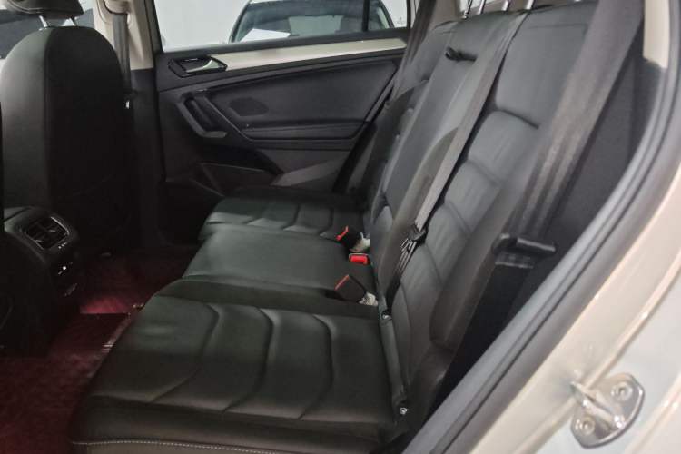 Used Volkswagen Tiguan L 2019 Revised 330TSI Automatic Two-Wheel Drive Smart & Luxury Edition China VI Standard Left Rear Seat