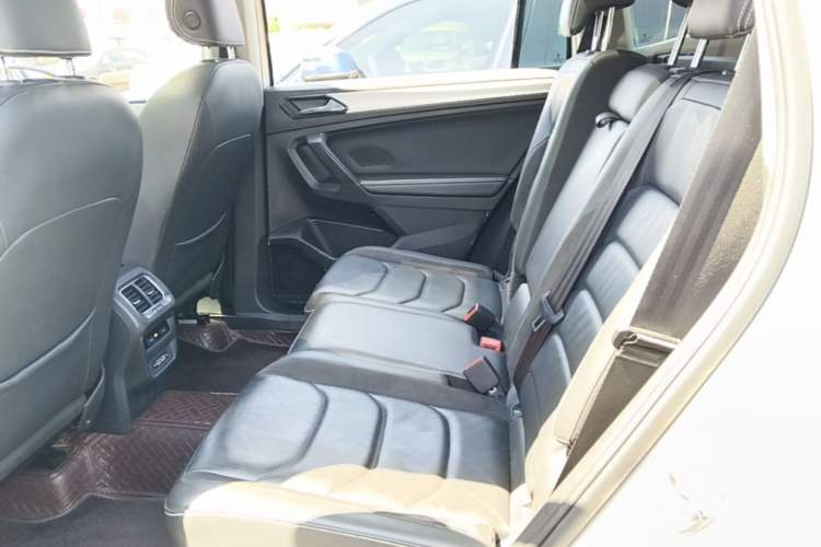 Used Volkswagen Tiguan L 2019 330TSI Automatic Two-Wheel Drive Panoramic Comfort Edition China V Standard Left Rear Seat
