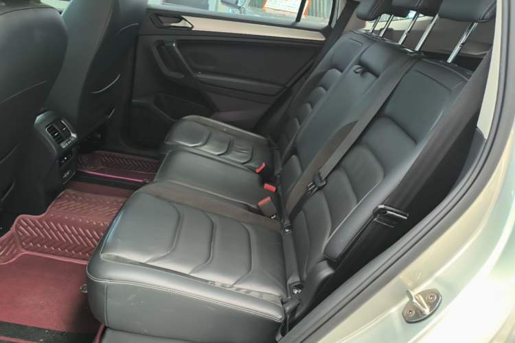 Used Volkswagen Tiguan L 2019 Revised 330TSI Automatic Two-Wheel Drive Smart & Luxury Edition China VI Standard Left Rear Seat