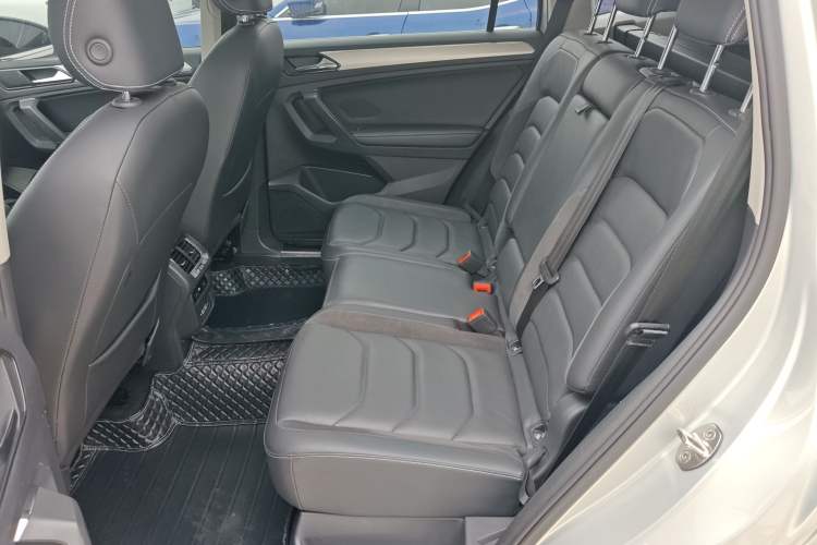 Used Volkswagen Tiguan L 2019 Revised 330TSI Automatic Two-Wheel Drive Smart & Luxury Edition China VI Standard Left Rear Seat