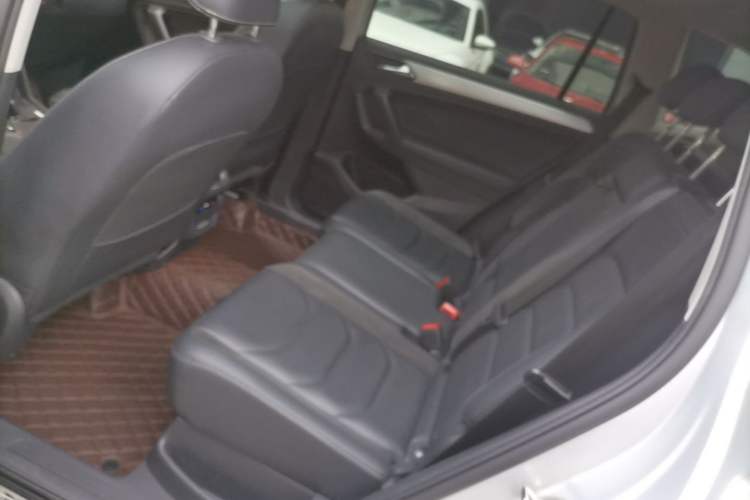 Used Volkswagen Tiguan L 2019 330TSI Automatic Two-Wheel Drive Panoramic Comfort Edition China VI Standard Left Rear Seat