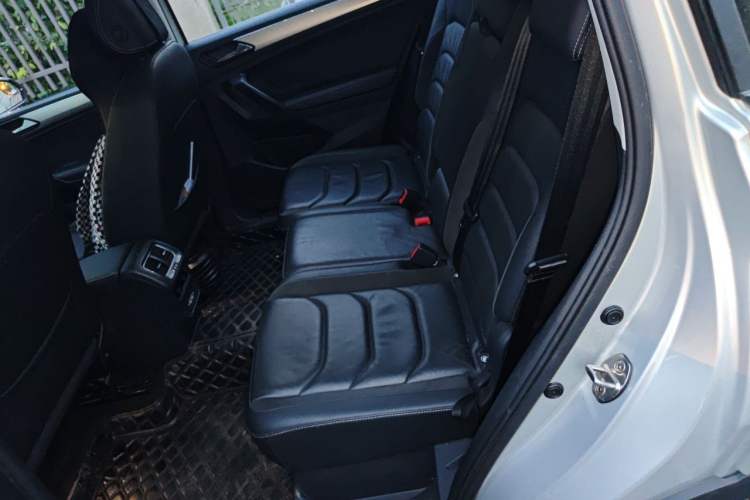 Used Volkswagen Tiguan L 2019 Revised 330TSI Automatic Two-Wheel Drive Smart & Luxury Edition China VI Standard Left Rear Seat