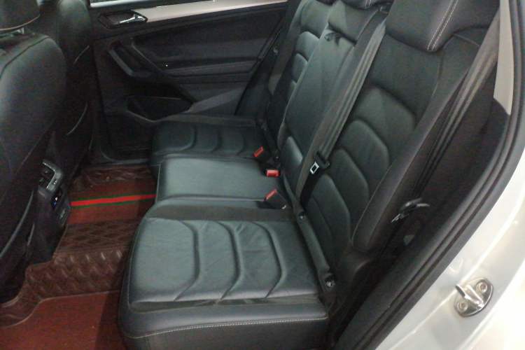 Used Volkswagen Tiguan L 2019 330TSI Automatic Two-Wheel Drive Panoramic Comfort Edition China V Standard Left Rear Seat