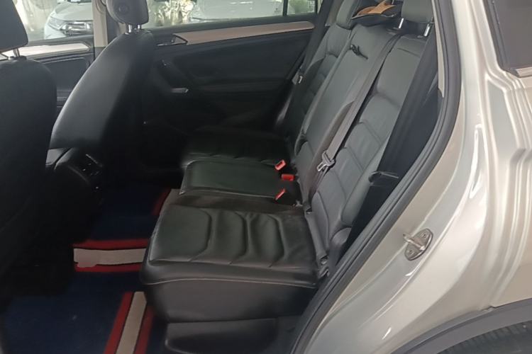 Used Volkswagen Tiguan L 2019 Updated Version 330TSI Automatic Two-Wheel Drive Panoramic Comfort Edition China VI Standard Left Rear Seat