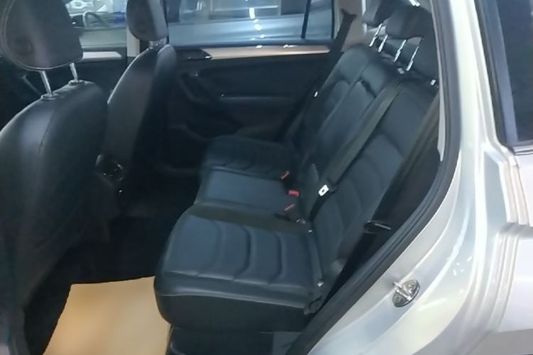 Used Volkswagen Tiguan L 2019 Revised 330TSI Automatic Two-Wheel Drive Smart & Luxury Edition China VI Standard Left Rear Seat