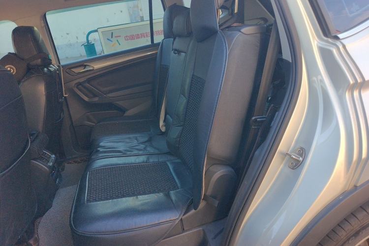 Used Volkswagen Tiguan L 2019 380TSI Automatic All-Wheel Drive R-Line Flagship 7-Seater China VI Standard Left Rear Seat