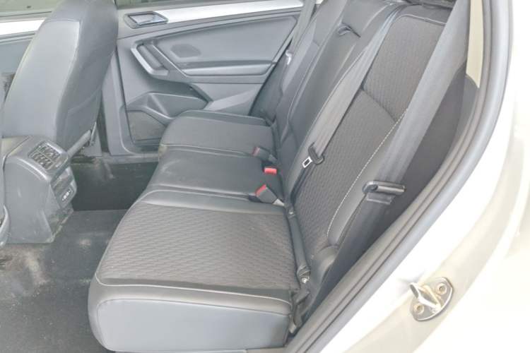 Used Volkswagen Tiguan L 2019 330TSI Automatic Two-Wheel Drive Luxury Edition China VI Standard Left Rear Seat